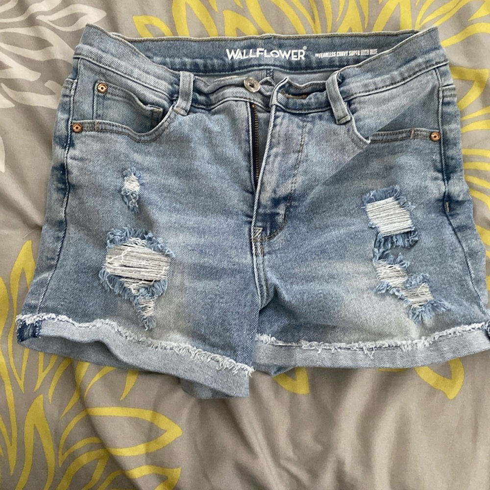 slightly ripped jean shorts! (new! without tags)